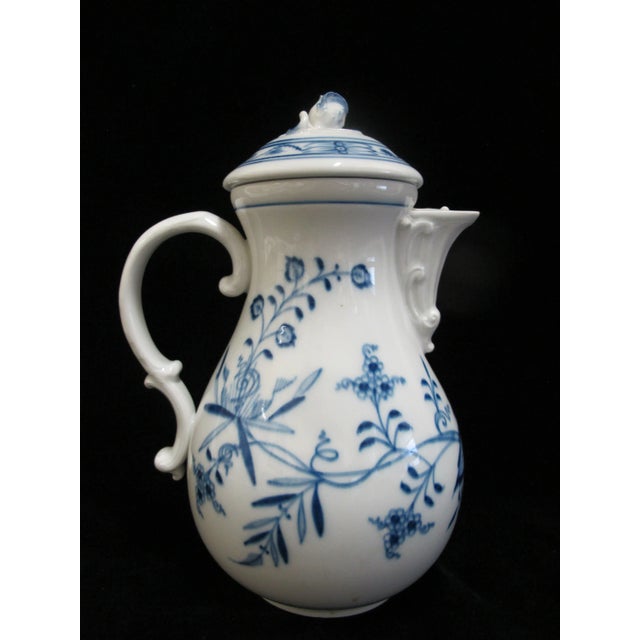 Classic Meissen Blue Onion (Zweibelmuster) pattern porcelain coffee pot with rounded handle and lid adorned with rose...