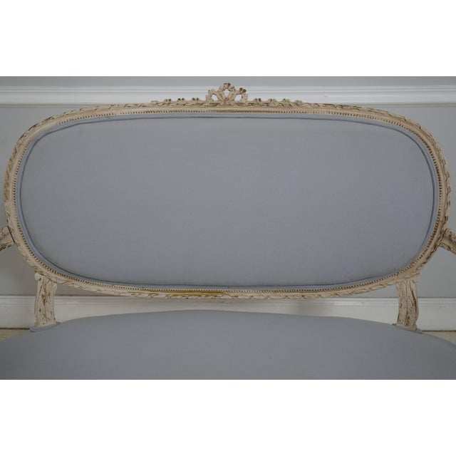 French Louis XVI Style Blue & White Oval Back Settee For Sale - Image 4 of 18