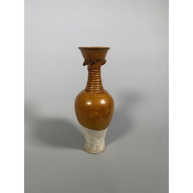 Terracotta vase with amber glaze, Tang Dynasty (618-907) For Sale