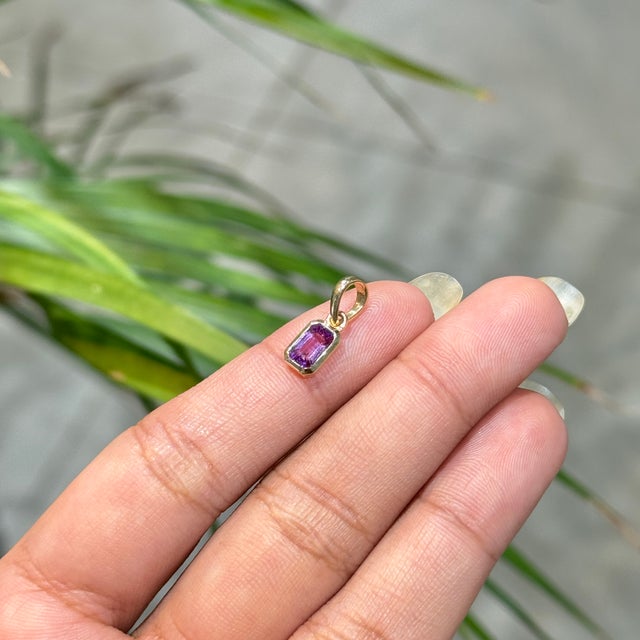 14k Solid Gold Modern Pink Sapphire Dainty Charm Pendant for Her For Sale In New York - Image 6 of 16