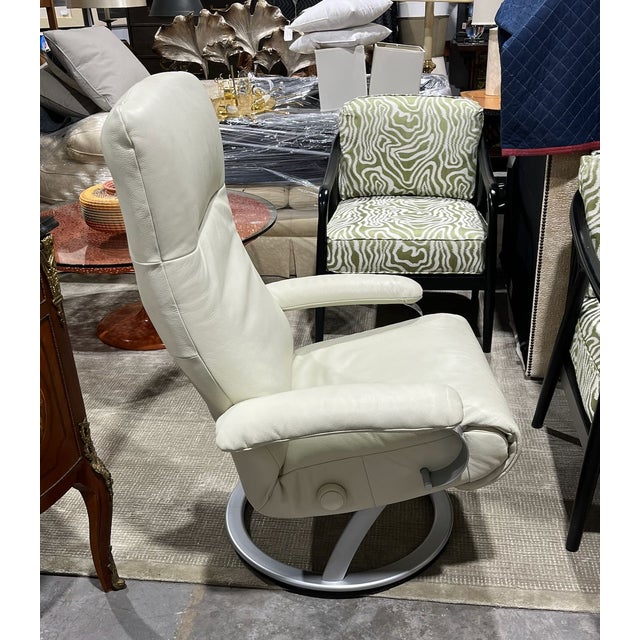 Modern 1970s Lafer Kiri Recliner. White Leather For Sale - Image 3 of 14