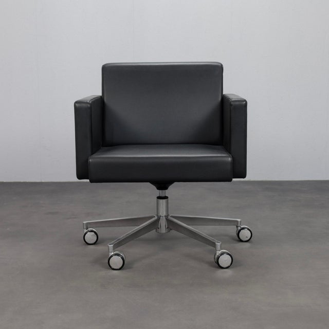 Mid-Century Modern Leather Swivel Armchairs by Poltrona Frau, Italy, 1990s, Set of 2 For Sale - Image 3 of 12