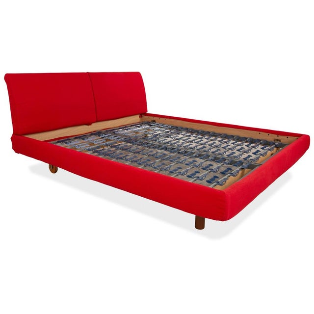 Fabric Bed in Red from Molteni For Sale - Image 5 of 18