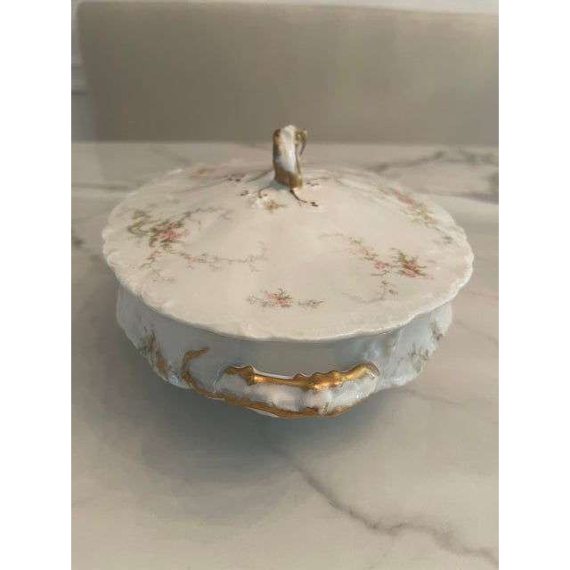 Early 20th Century Early 20th Century Limoges Theodore Haviland Pink Roses Covered Vegetable Tureen For Sale - Image 5 of 7