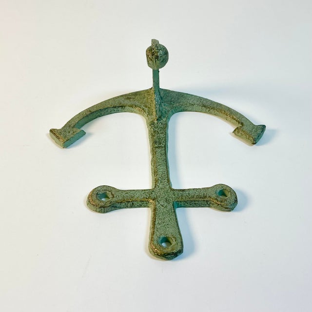 1970s Vintage Nautical Coastal Arts & Crafts Cast Iron Anchor Wall Hook For Sale - Image 4 of 9