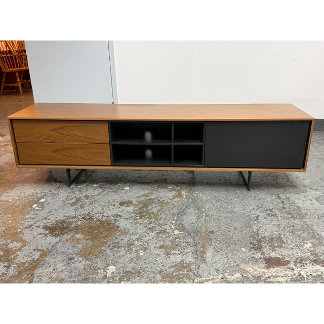 Design Plus Gallery presents the Aura Walnut Media Unit by Ángel Martí & Enrique Delamo from Treku. This contemporary...
