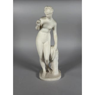 White Marble Sculpture of Venus with an Apple, after Bertel Thorvaldsen (1770-1844), 19th Century For Sale
