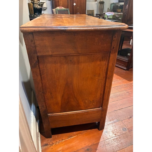French Mid 18th Century Period Rococo French Provincial Commode en Arbelete For Sale - Image 3 of 14