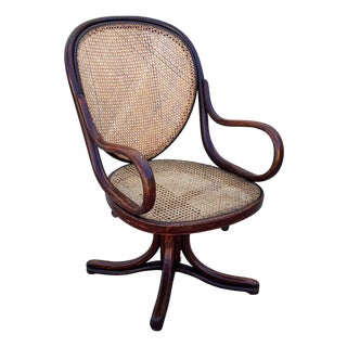 Early 20th Century Vienna Secession Bent Oak & Cane Swivel Desk Chair No 11 by Thonet For Sale