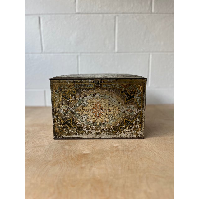 Very Pretty Antique Large Biscuit Tin Box by H.J. Heinz 57 Company. The tin box has beautiful aged patina and an insulated...