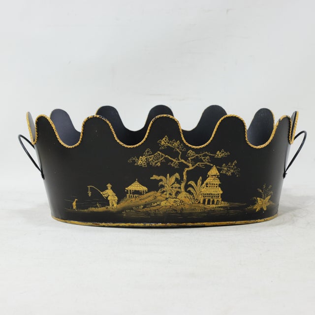 Chinoiserie Vintage Chinoiserie Hand-Painted Toleware Scalloped Planter – Black and Gold Metal Cachepot For Sale - Image 3 of 9