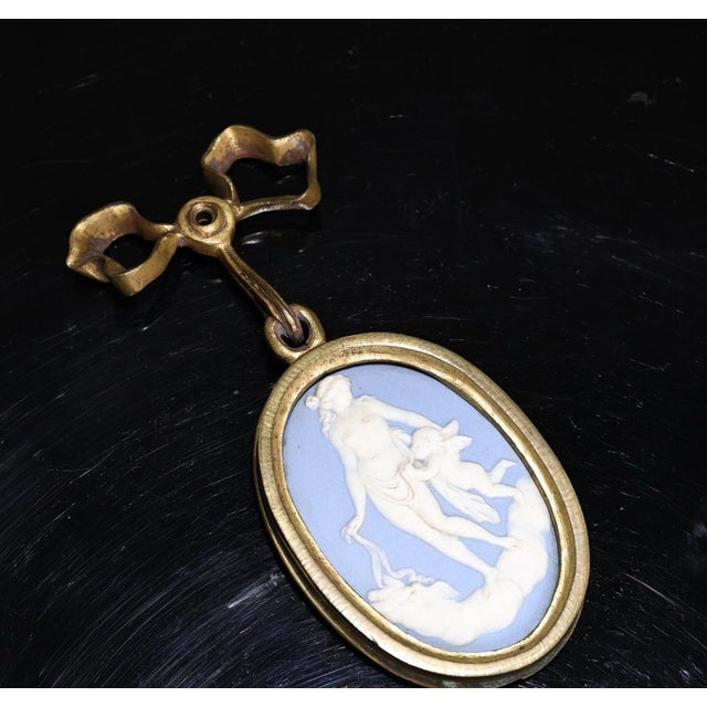 English Antique 19th Century Wedgwood Light Blue Jasperware Plaque of Venus and Cupid in a Gilt Frame For Sale - Image 3 of 7