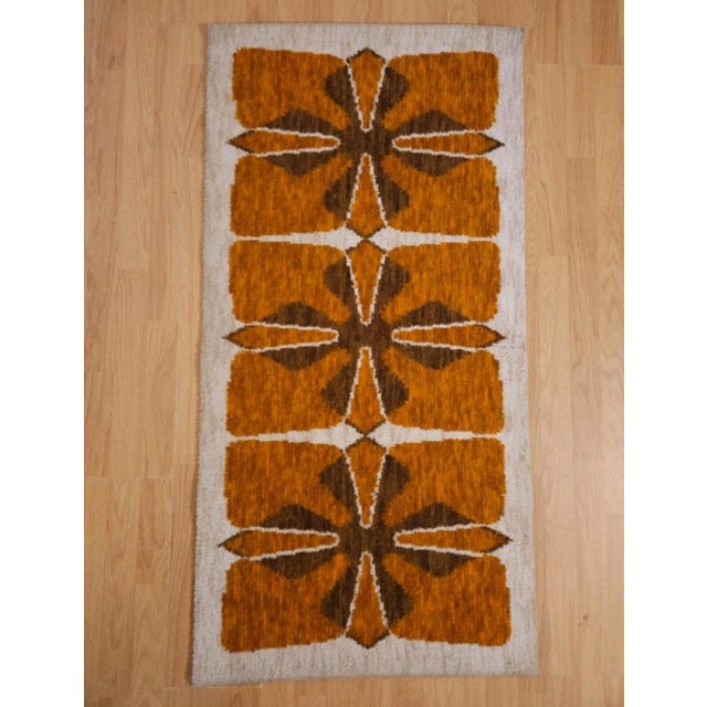 Mid-Century Modern German Rug, 1970s, in Flawless conditions. Designed 1970 to 1979