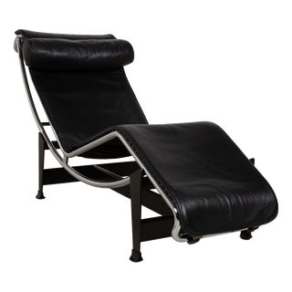 Bauhaus LC 4 Chaise Lounge in Black Leather by Le Corbusier for Cassina For Sale