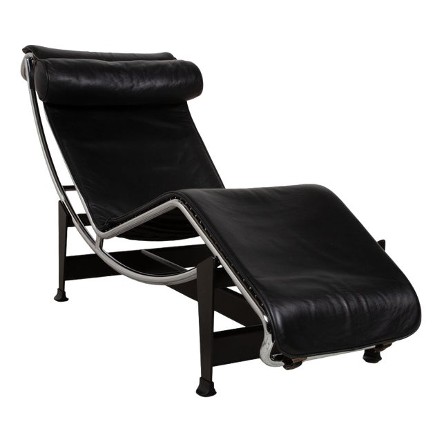 Bauhaus LC 4 Chaise Lounge in Black Leather by Le Corbusier for Cassina For Sale