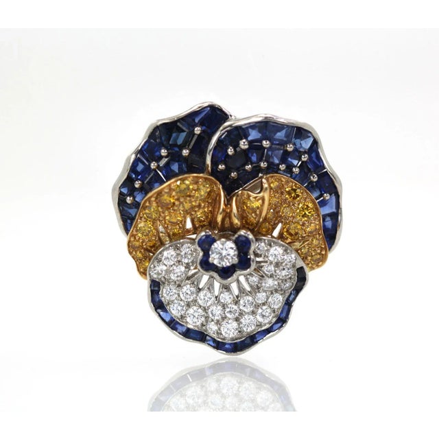 This is part of Chairish’s Fine Jewelry assortment. Oscar Heyman Pansy brooch 18K This Oscar Heyman Pansy is one of the...