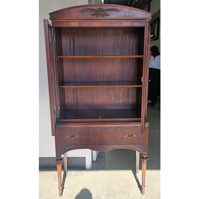Early 20th Century Federal Style Mahogany Glazed Double Door China Bookcase Display Cabinet For Sale - Image 5 of 10
