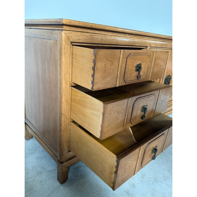 Mid Century Thomasville Tamerlane 9-Drawer Dresser For Sale - Image 17 of 18