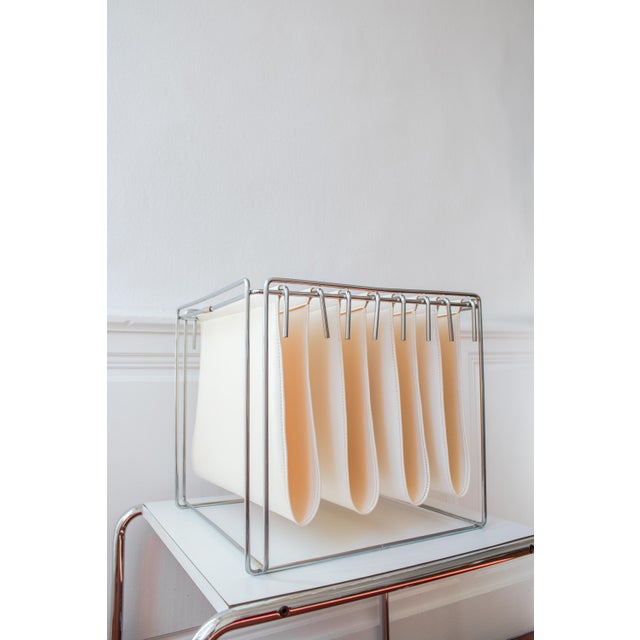 1970s Vintage Isocèle Magazine Rack in Chromed Steel and Beige Imitation Leather by Max Sauze for Arrow, France, 1970s For Sale - Image 5 of 18