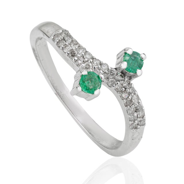 Contemporary Carat&Her Modernist Natural Emerald & Diamond Toi Et Moi Swirl Ring, Size 8 For Sale - Image 3 of 12