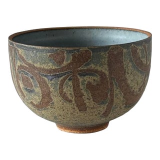 An Elegant Vintage Hand-Made Stoneware Art Pottery Bowl by Gerry Williams For Sale