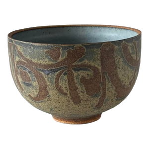An Elegant Vintage Hand-Made Stoneware Art Pottery Bowl by Gerry Williams