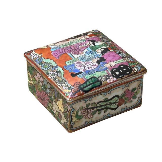 1960s 3.75" Oriental Famille Rose Color Graphic Porcelain Square Box For Sale - Image 5 of 9