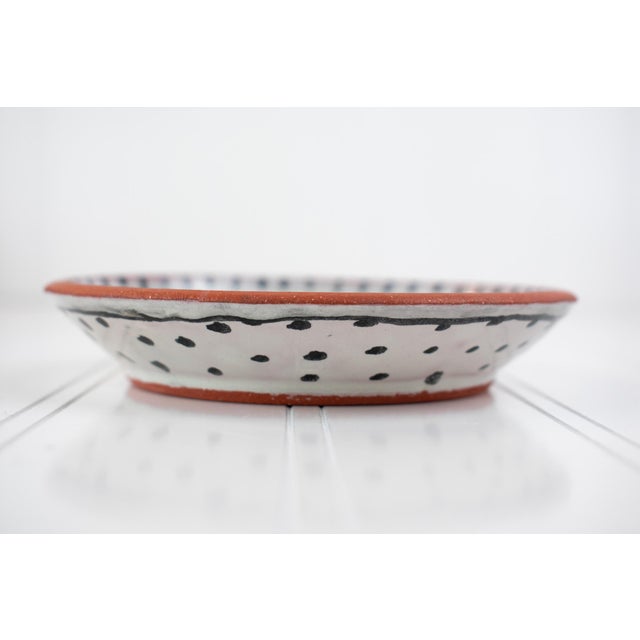 Ebony Listed Artist Amy Sabrina, Signed, Dated 1995, Hand-Drawn Whimsical Fish; Shallow Bowl For Sale - Image 8 of 11
