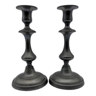 Antique Pair of American Pewter Candlesticks With Push Up Rods, Circa 1820s–1830s For Sale