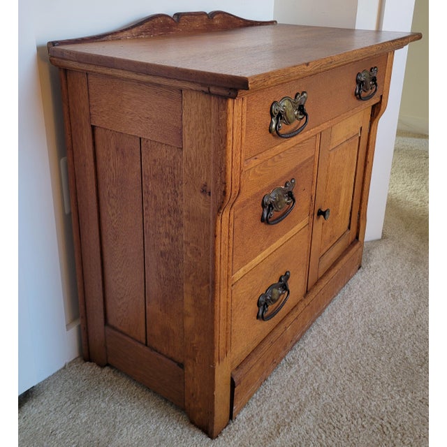 American 1900-1909 Tiger Oak Washstand For Sale - Image 3 of 16