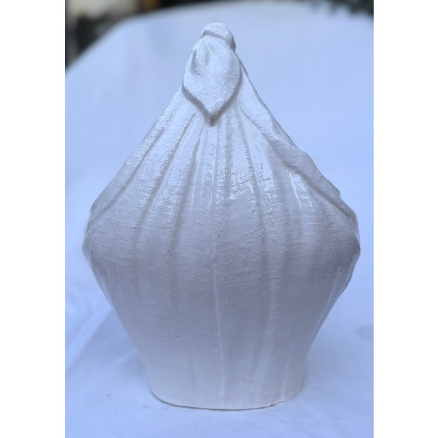 1980s Trompe-L’oeil White Ceramic Knotted Linen Satchel Vase by Sigma the Taste Setter For Sale - Image 5 of 9