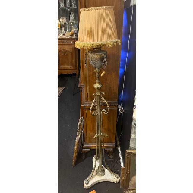 Napoleon III Floor Lamp in Brass For Sale - Image 5 of 8