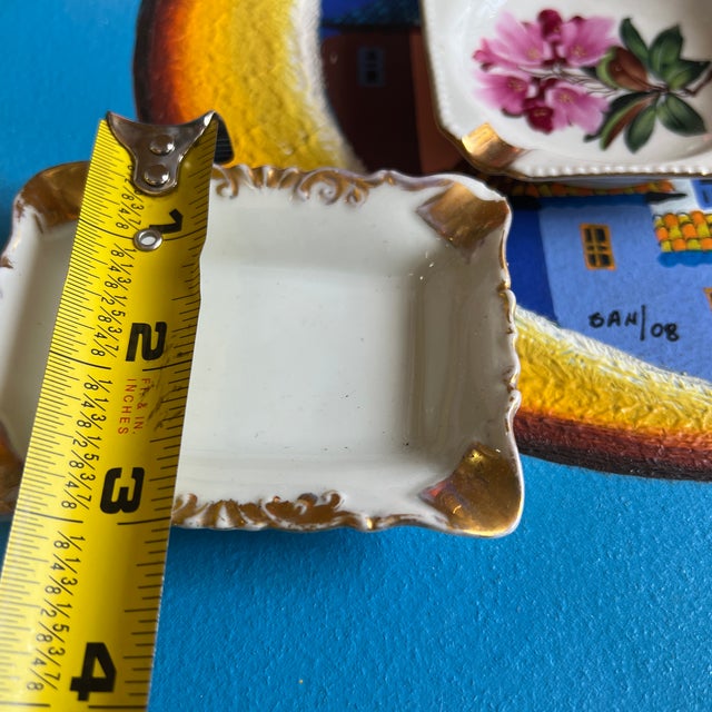 1970s Pair of Small Ceramic Catchalls With Gold and Floral Accents For Sale In Atlanta - Image 6 of 10