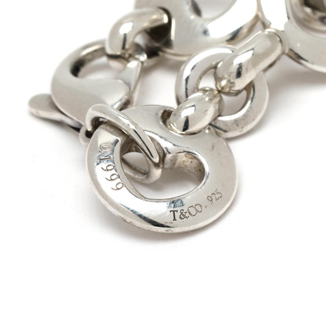 Circumference: 7 in. Width: 5/8 in. Weight: 18 dwts. / 28.1 grams Stamps: "T & Co 925" 1999 *w/ pouch SKU: B1320 A Couple...