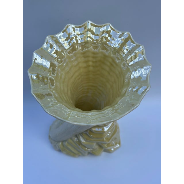 Traditional Belleek Rock Spill Vase – Large Irish Porcelain Vase – Cornucopia Shape – 6th Green Mark 1965–1980 For Sale - Image 3 of 8