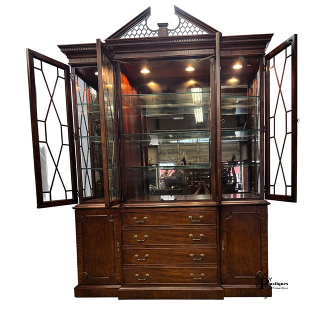 Century Furniture Vintage Century Chippendale Style Mahogany China / Display Cabinet For Sale - Image 4 of 10