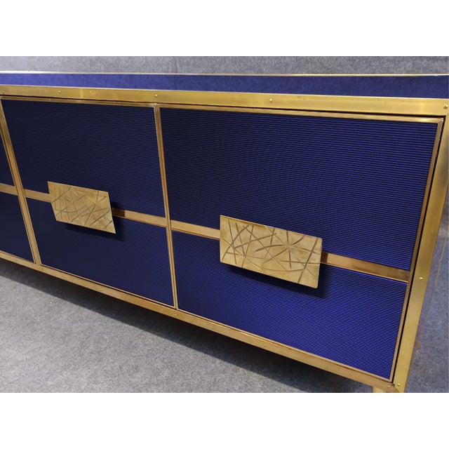 Contemporary Italian Blue Grisinato Murano Glass and Brass Four-Door Sideboard from Justfurnituress SRL For Sale - Image 3 of 9