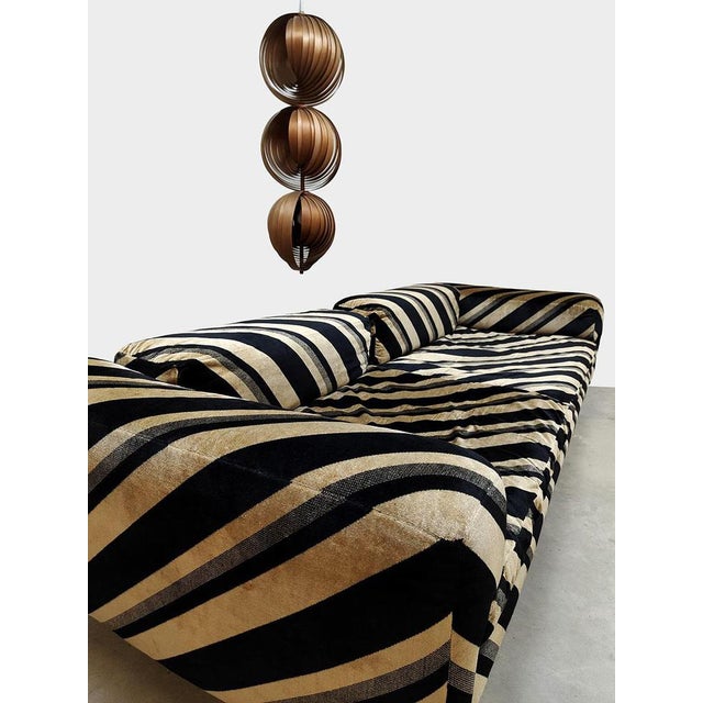 What a find, this amazing vintage design ‘Diplomat’ sofa by John Home for HK Furniture. Country of origin: England....
