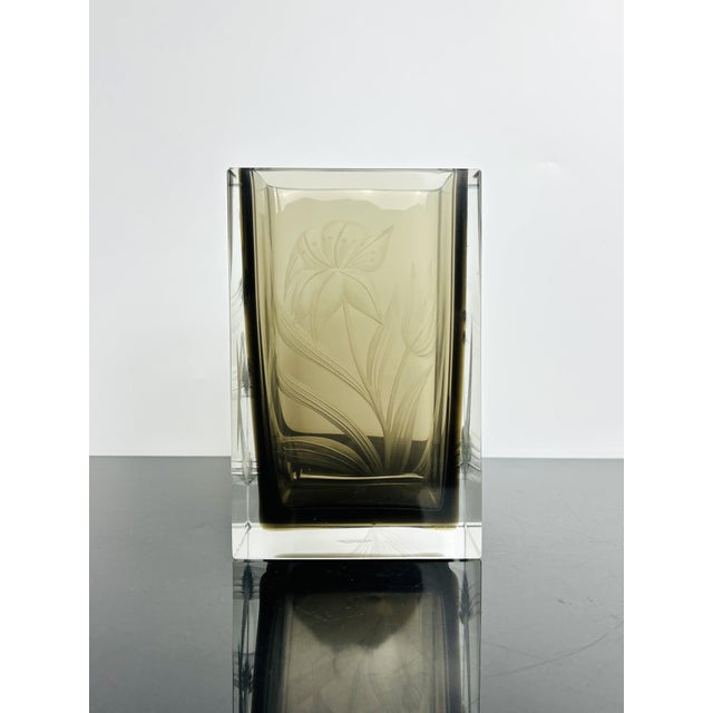 1920s Art Nouveau Glass Vase with Hand-Engraved Floral Décor by Moser, Czechoslovakia , 1920s For Sale - Image 5 of 7