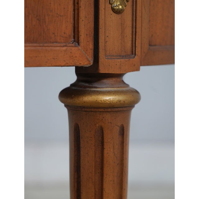 Pair of Henredon Round French Louis XVI Walnut Lamp Tables For Sale - Image 12 of 18