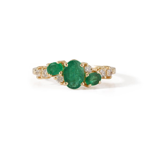VR Jewels 14k Gold 1.09ct Natural Oval Emerald & Diamond Cluster Ring Size 6 For Sale - Image 4 of 18