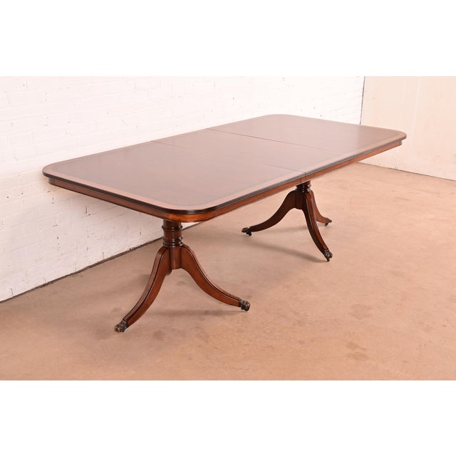 1980s John Widdicomb Georgian Banded Mahogany Double Pedestal Extension Dining Table, Newly Refinished For Sale - Image 5 of 11