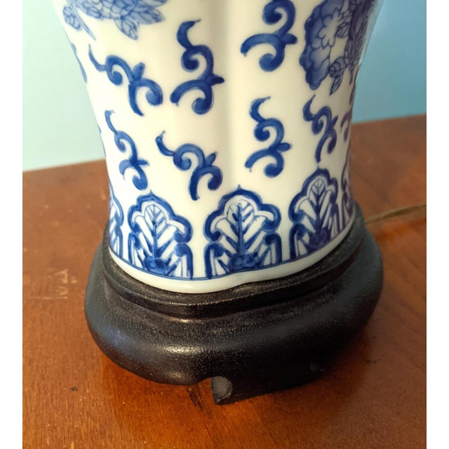 Blue Vintage Maitland-Smith Porcelain Blue and White Chinese Chinoiserie Ginger Jar Lamp For Sale - Image 8 of 13