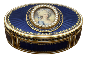 Oval Snuffbox in Gold and Enamel with Miniature of Marie Antoinette, 1800s