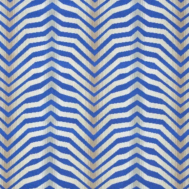 Named for the method of manipulating tree branches to curve, Arcure is a dashing abstract chevron print. The ombre...