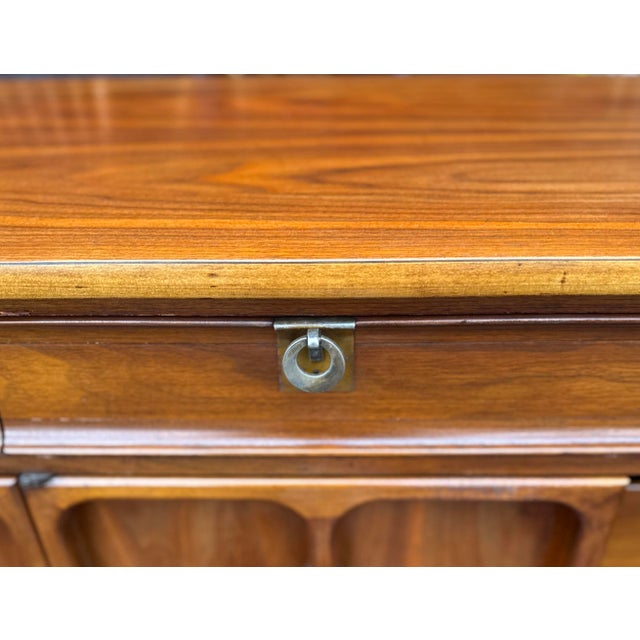 Mid 20th Century Modern Walnut Dresser by Detroit Furniture For Sale In Philadelphia - Image 6 of 12