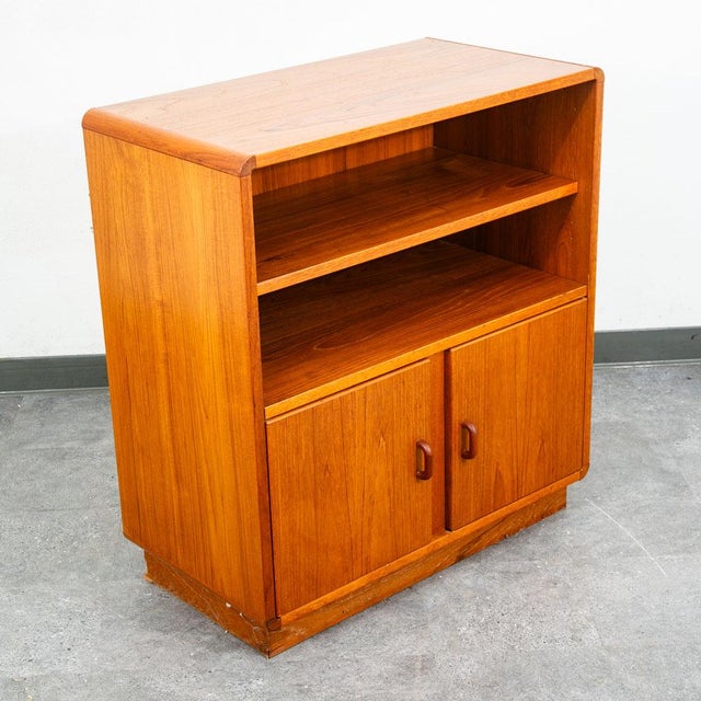 Mid Century Danish Modern Bookshelf Media Cabinet Teak Shelves 2 Doors MCM Shelf For Sale - Image 4 of 12