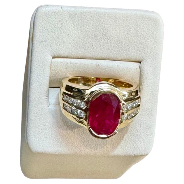 AGL Certified 3.5 Carat Burma Ruby & Diamond Ring in 18 Karat Yellow Gold Ring For Sale - Image 17 of 18
