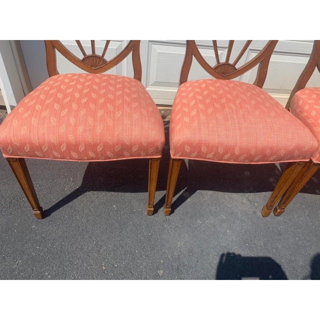 Wood Set of 4 Hepplewhite-Style Shield-Back Dining Chairs With Coral Jacquard Upholstery, C. Mid-20th Century For Sale - Image 7 of 10