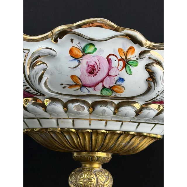 Large Hollywood Regency Peacock Centerpiece Bowl in Gilt Metal and Porcelain, 1930s For Sale - Image 4 of 17